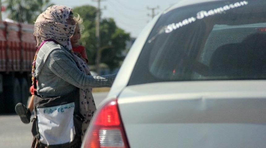 &Ccedil;ocuklarını Kullanarak Dilencilik Yapıyorlar