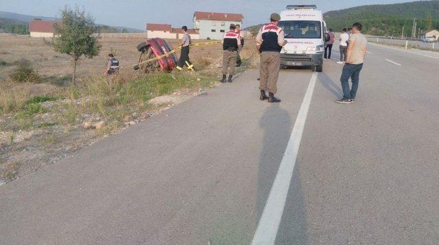 Yoldan Çıkan Otomobil Tarlaya Uçtu: 1 Ölü, 3 Yaralı