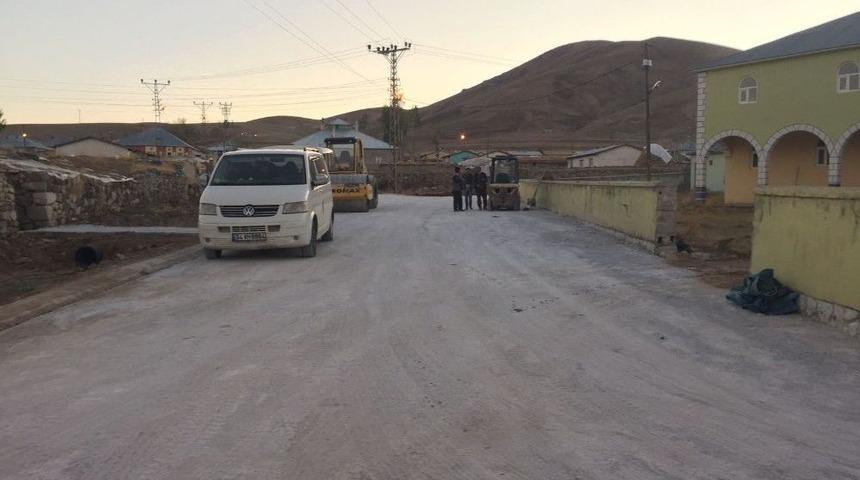 &Ccedil;aldıran&rsquo;da Aşağı &Ccedil;anak Mahallesi Parke Taşı Yoluna Kavuştu