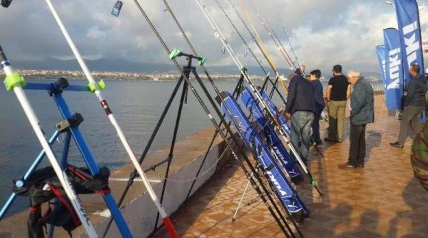 &Ouml;d&uuml;l I&ccedil;in Oltalarını İzmit K&ouml;rfezi'ne Salladılar