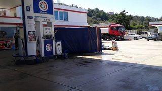 Hızını Alamayan Araç Akaryakıt İstasyonuna Daldı