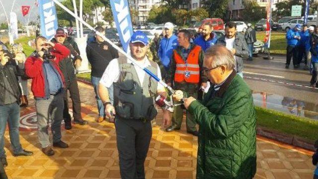 Ödül Için Oltalarını İzmit Körfezi'ne Salladılar