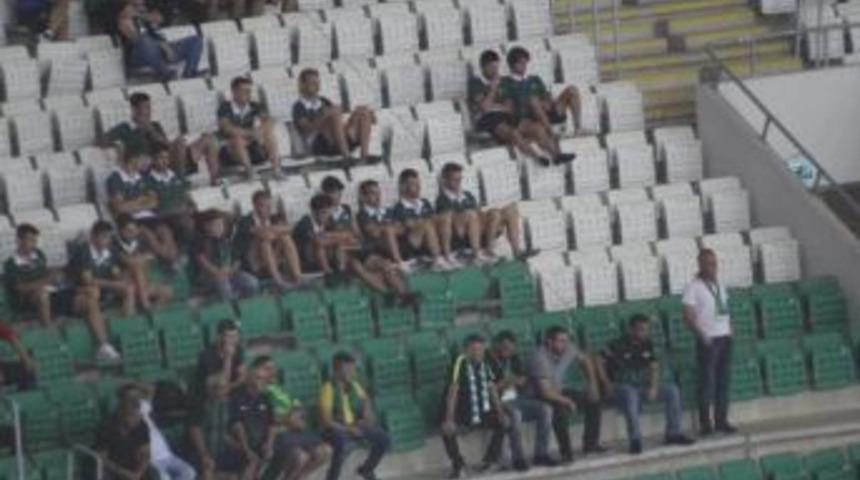 Akhisarlı Taraftarlar Polise Takıldı