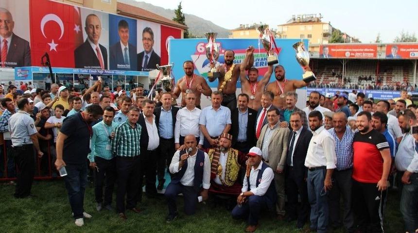 Elmalı G&uuml;reşleri&rsquo;nde Başpehlivan Orhan Okulu