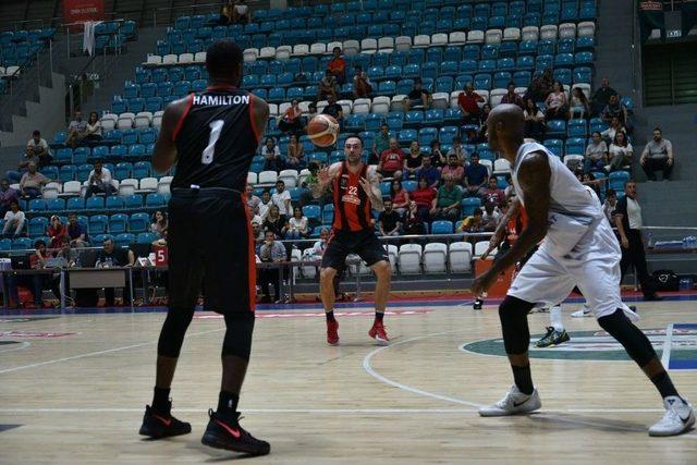 Uşak Kurtuluş Ve Demokrasi Şehitler Kupası Basketbol Turnuvası