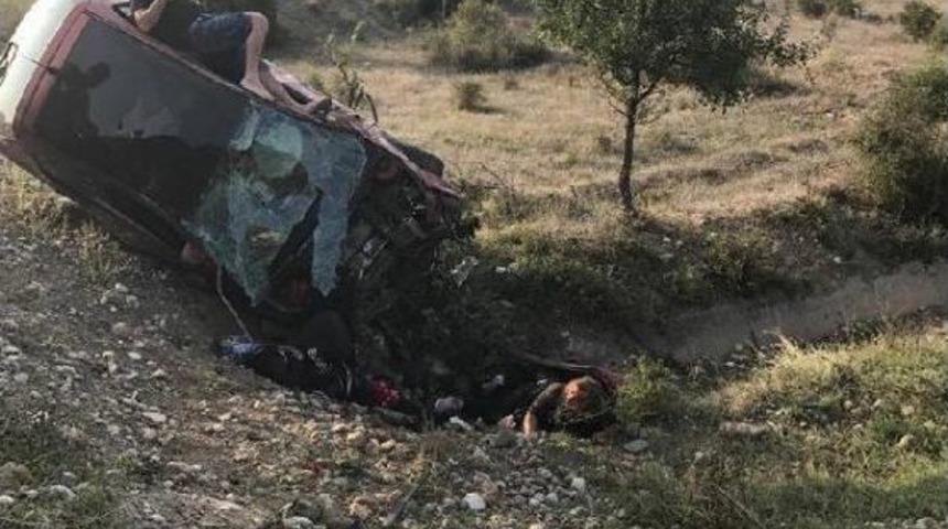 Kastamonu'da Otomobil Şarampole Yuvarlandı: 1 &Ouml;l&uuml;, 3 Yaralı