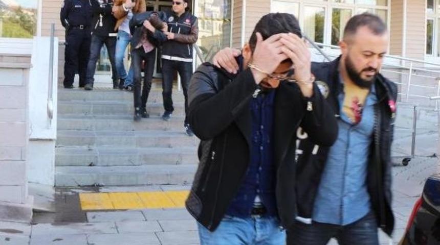 Kırıkkale&rsquo;De Uyuşturucu Satan 2'si &Uuml;niversiteli 3 Kişi Tutuklandı