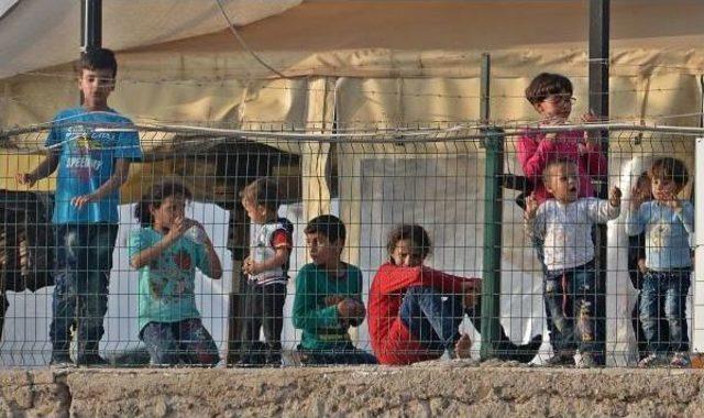 Dikili'de 52 Suriyeli Göçmen Yakalandı