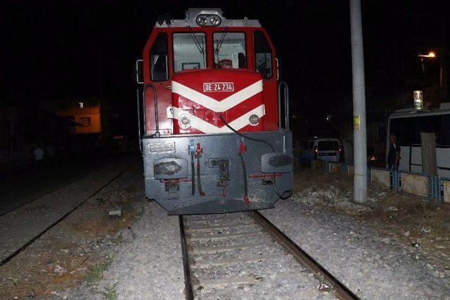 Ağabeyinin Nişanına Giderken Tren Çarptı