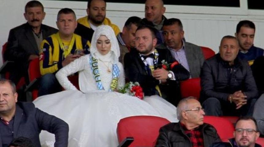 Gelini D&uuml;ğ&uuml;ne Değil Ma&ccedil;a G&ouml;t&uuml;rd&uuml; !