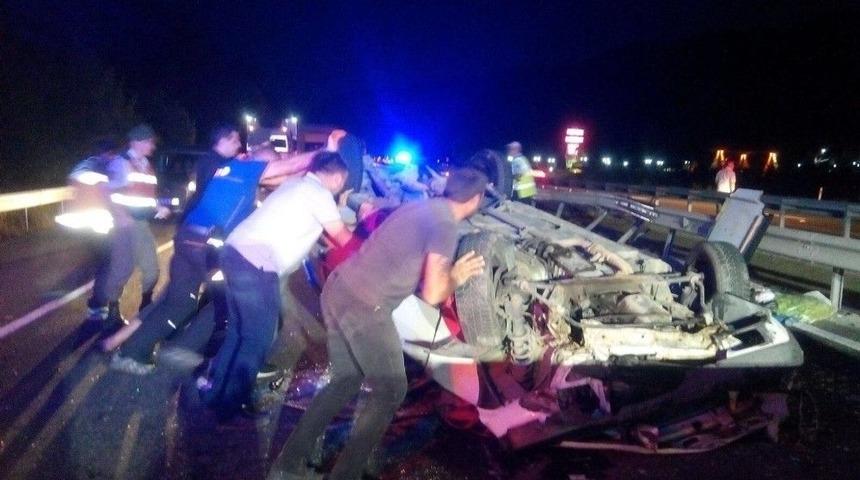 Takla Atan Otomobilde Sıkışan Kadını Afad Kurtardı