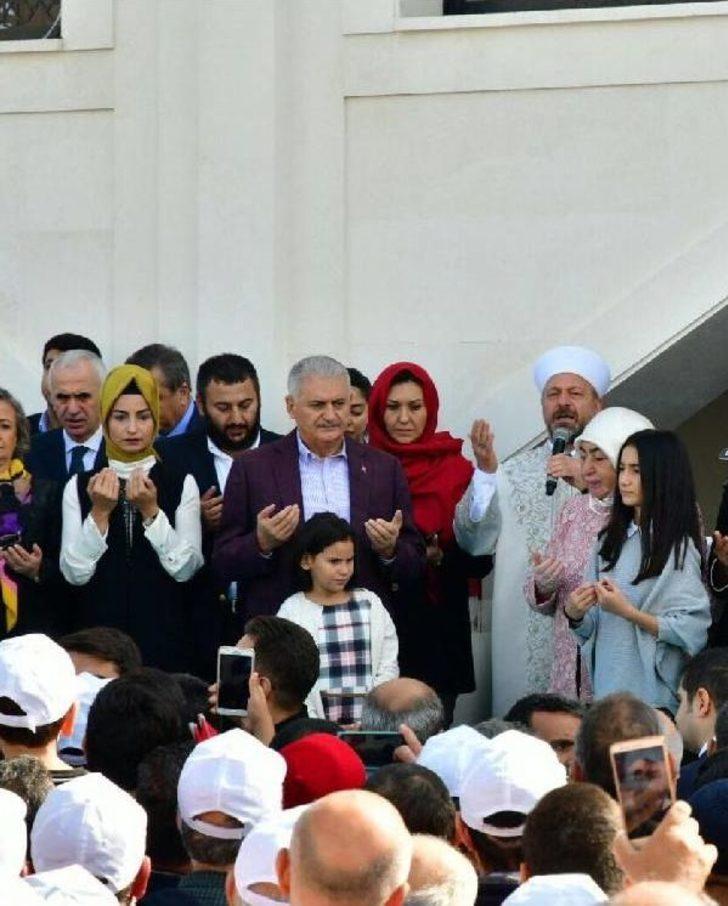 Başbakan Yıldırım, Pendik'te Amine Hatun Camii'nin Açılışını Yaptı