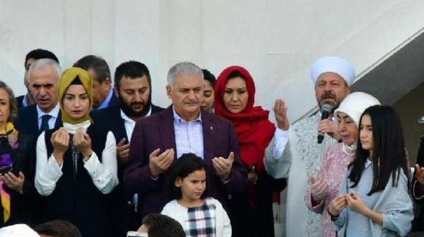 Başbakan Yıldırım, Pendik'te Amine Hatun Camii'nin A&ccedil;ılışını Yaptı