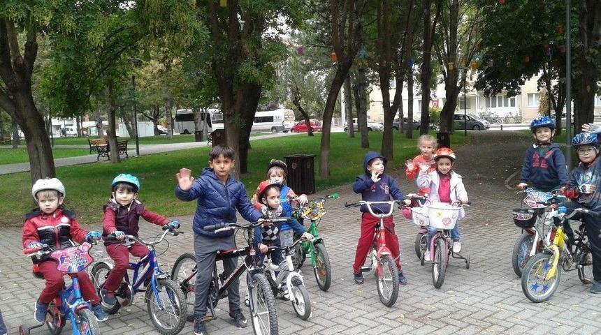 Yaşam K&ouml;y&uuml; İlkokulu Ekim Ayı &Ccedil;ocuk Bisiklet S&uuml;r&uuml;ş&uuml; Ger&ccedil;ekleşti