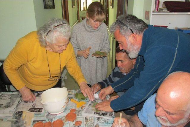 Koca Çınarlara Seramik Dersi