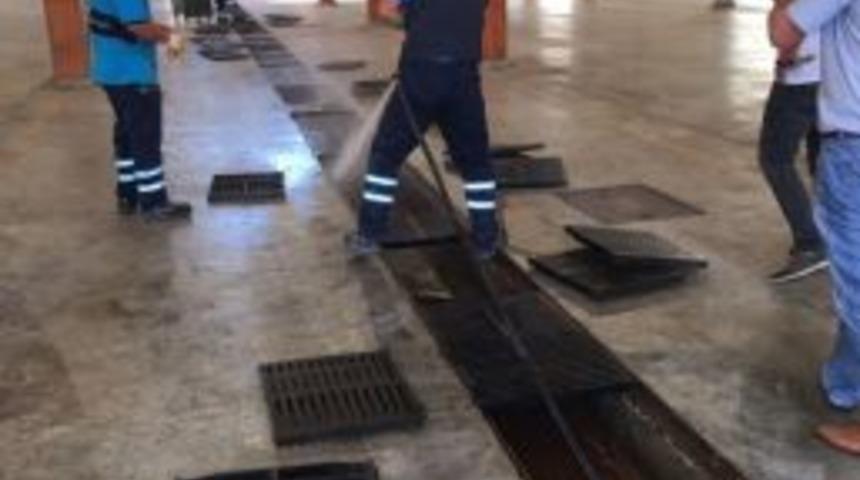 İzmit&rsquo;te Pazar Alanları Her Hafta Temizleniyor