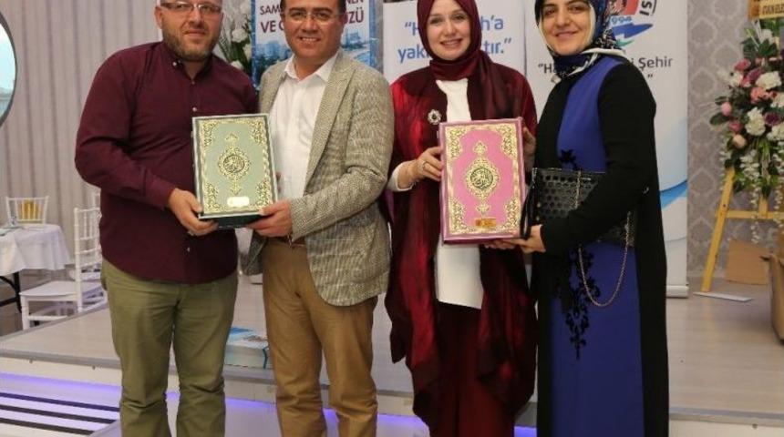 Taş&ccedil;ı Hacılarla Buluştu: Kur&rsquo;an Ve T&uuml;rk Bayrağı Hediye Etti