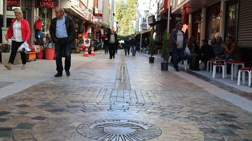 İlkadım Esnafının Y&uuml;z&uuml; G&uuml;l&uuml;yor