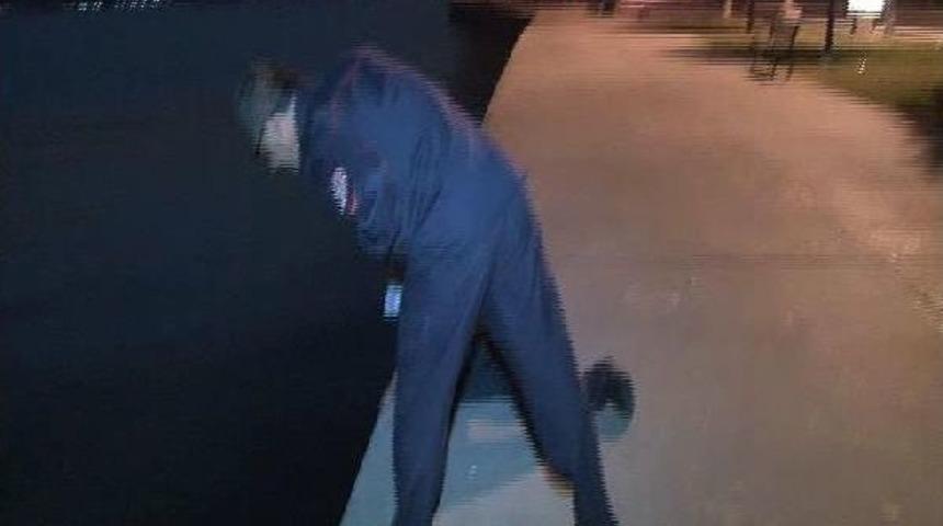 Sarıyer'de Denize D&uuml;şen Vatandaşı Itfaiye Ekipleri Kurtardı