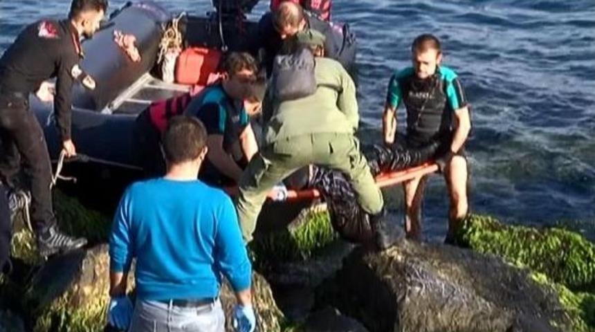 Fatih'te Denizden Ceset &Ccedil;ıktı