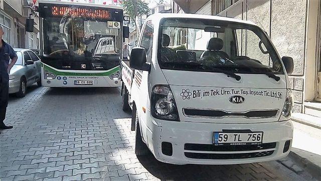 (&ouml;zel Haber) Trafiği Fel&ccedil; Eden Araca Yaptıkları Şok Etti 3