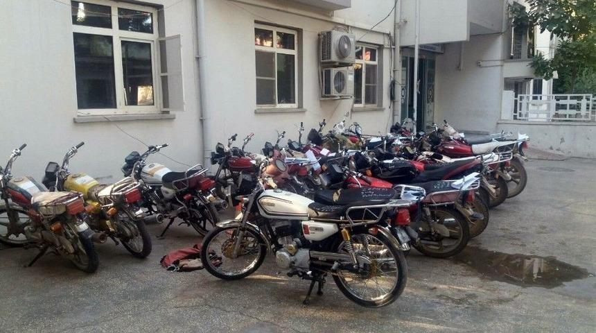 Polis Uygulamasında 32 Motosiklet &Ccedil;alıntı &Ccedil;ıktı