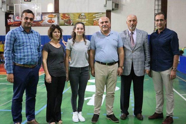 Böbrek Hastası Fadime İçin Gösteri Maçı Yaptılar