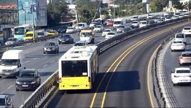 Metrob&uuml;s Yollarına Yeni Bariyerler Yerleştirme &Ccedil;alışmalarında Sona Yaklaşıldı 2