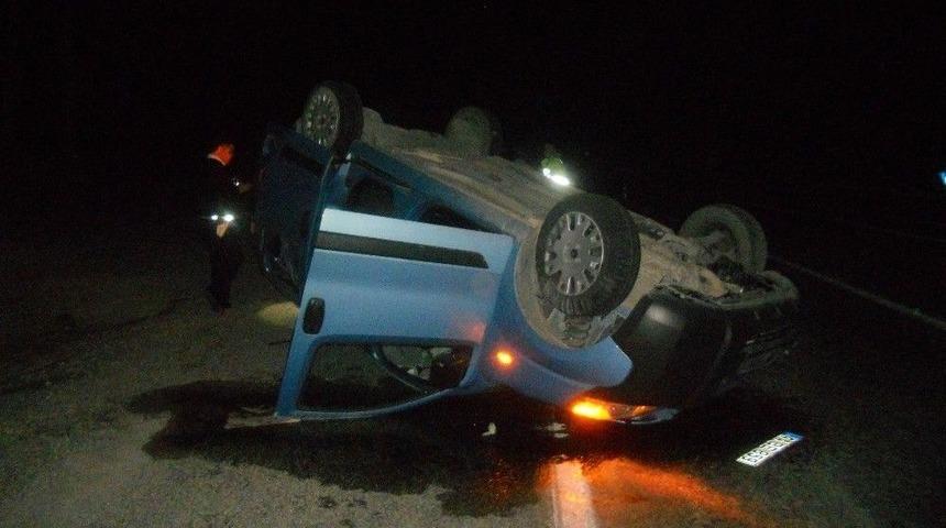 Adıyaman&rsquo;da Hafif Ticari Ara&ccedil; İle Minib&uuml;s &Ccedil;arpıştı: 3 Yaralı