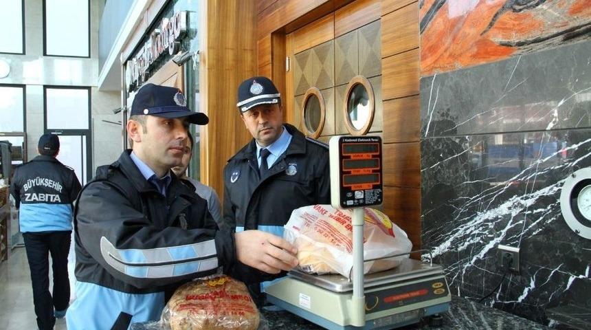 Kocaeli B&uuml;y&uuml;kşehir Belediyesi Zabıta Ekipleri 2017 Yılını Yoğun Ge&ccedil;irdi