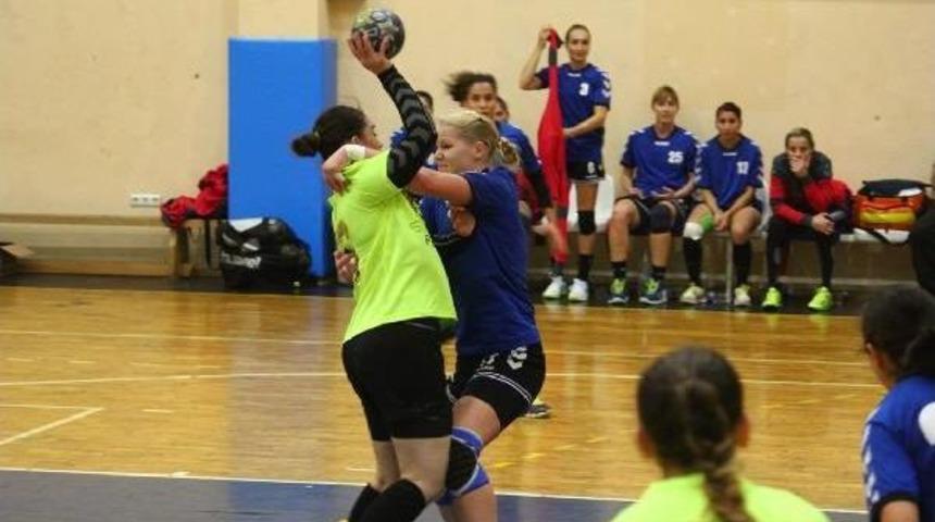 Osmangazi Belediyespor-Muratpaşa Belediyesi Spor Kul&uuml;b&uuml;: 30-35