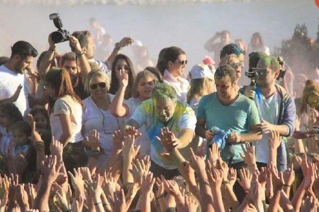 Gençler Renklerin Festivali'nde Buluştu