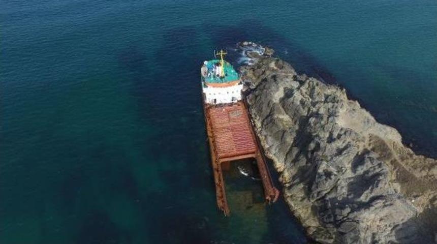 Kaderine Terk Edilen Gemi Par&ccedil;alanmaya Başladı