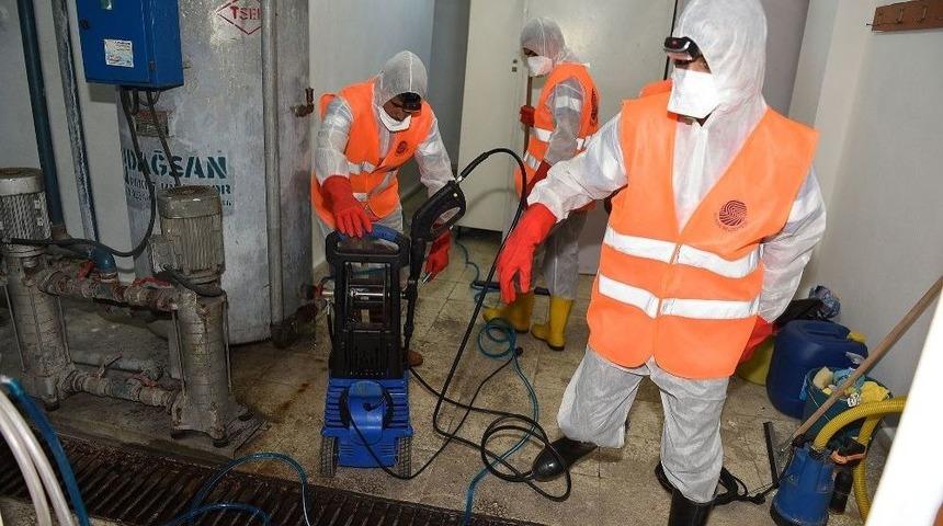 Seyhan Belediyesi İl&ccedil;edeki Okulların Su Depolarını Temizliyor