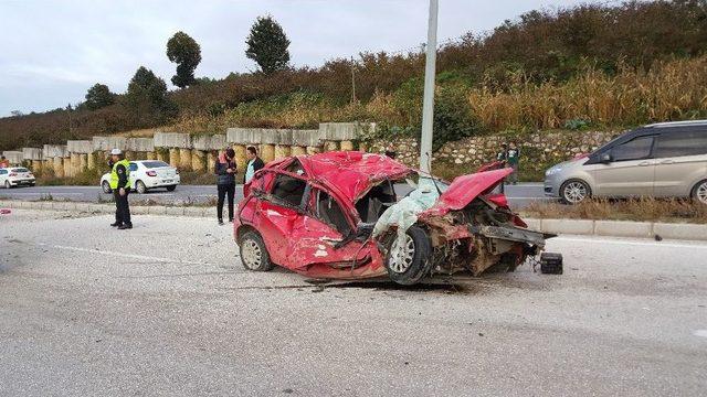 Kamyona &Ccedil;arpan Kadın S&uuml;r&uuml;c&uuml; Hayatını Kaybetti 1