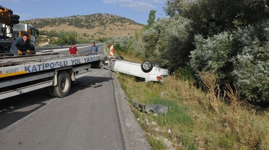 Sandıklı&rsquo;da 3 Ara&ccedil; &Ccedil;arpıştı: 1 Yaralı