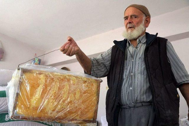 Bal Peteğinde Şaşırtan Fig&uuml;r 1