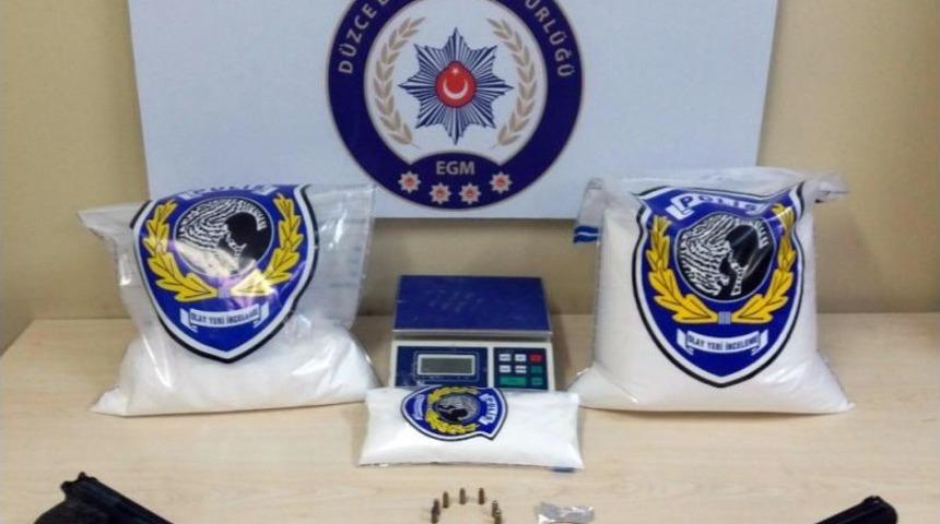 &Ccedil;alıştıkları Fabrikadan Uyuşturucu Yapımında Kullanılan Maddeyi &Ccedil;aldılar