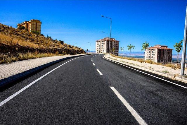 2 Kilometrelik Asfalt &Ccedil;alışmasında 6 Bin Ton Malzemesi Kullandı 1