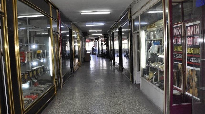 Japon Pasajı Kan Ağlıyor