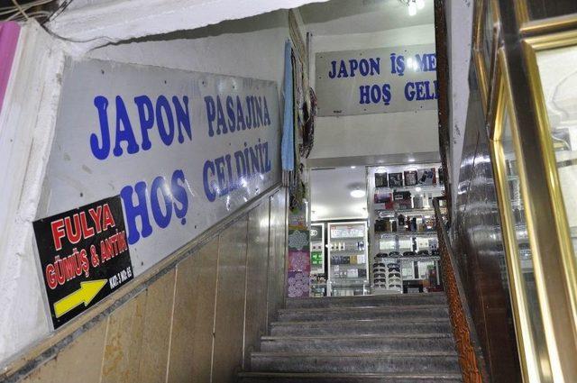 Japon Pasajı Kan Ağlıyor