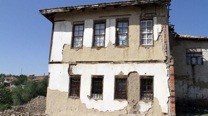 Yozgat&rsquo;ta 2 Asırlık Konak Zamana Direniyor