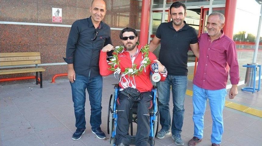 Bilek G&uuml;reşinde D&uuml;nyayı Fethetti