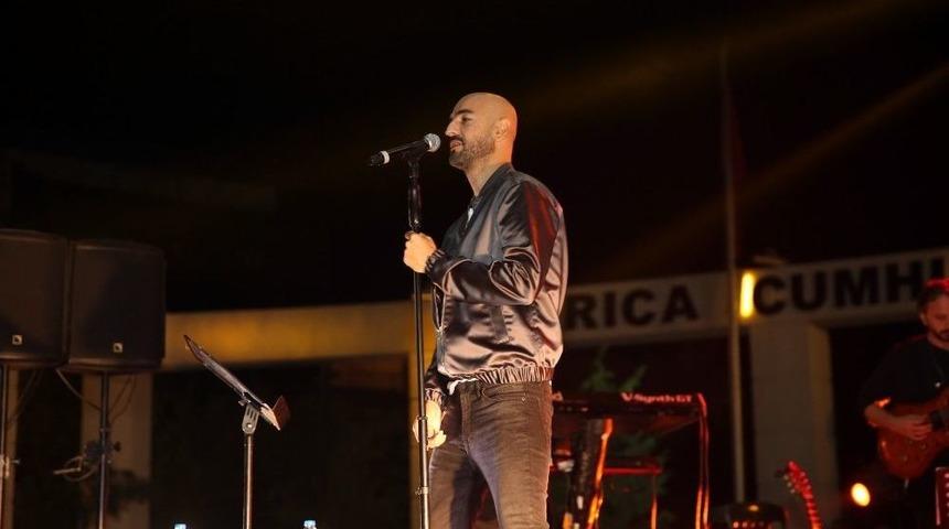 Soner Sarıkabadayı Darıcalılar&rsquo;ı Coşturdu