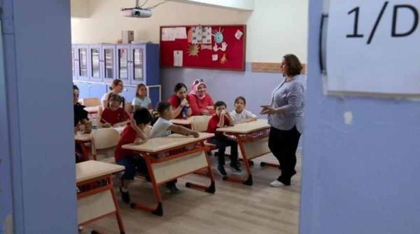 Uyum Haftasındaki &Ouml;ğrencilerin Ilk G&uuml;n Heyecanı