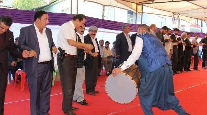 Aşiret D&uuml;ğ&uuml;n&uuml;nde Geline 15 Kilo Altın Takıldı