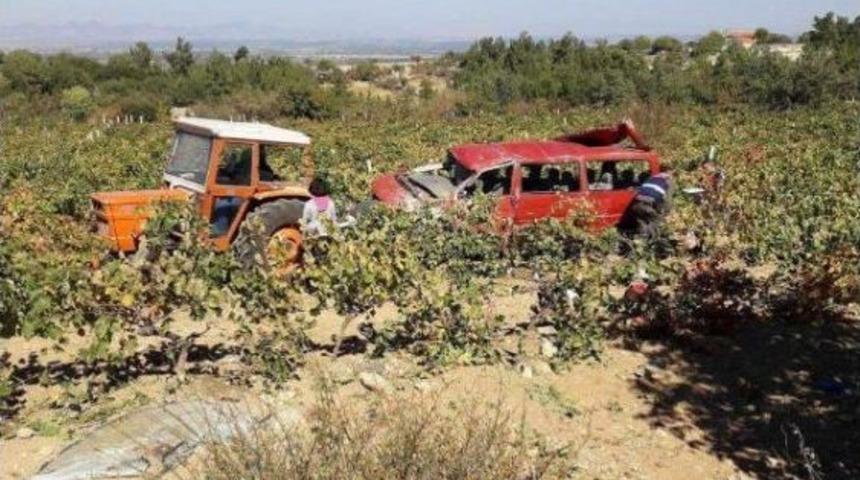 Kızının D&uuml;ğ&uuml;n&uuml;ne Giderken Kazada &Ouml;ld&uuml;, 5 Yaralı