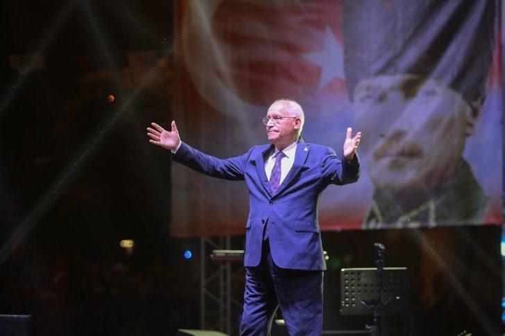 Yenimahalle Meydan’a Aktı, Haluk Levent On Binlerle Söyledi G2