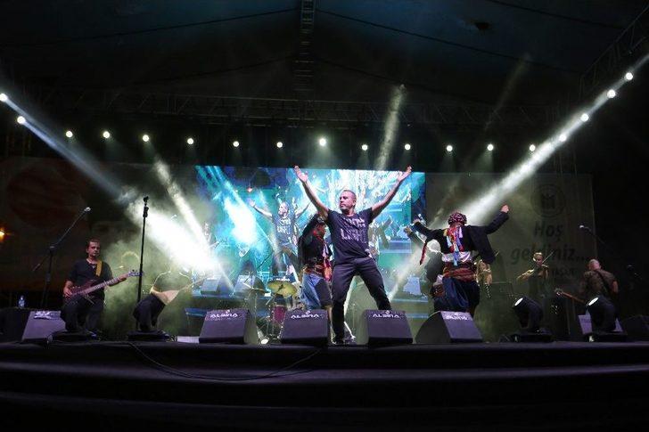 Yenimahalle Meydan’a Aktı, Haluk Levent On Binlerle Söyledi G4