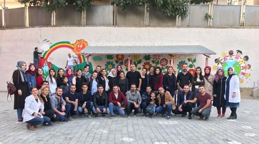 Okul Duvarları &Ccedil;izgi Film Karakterleriyle S&uuml;slendi